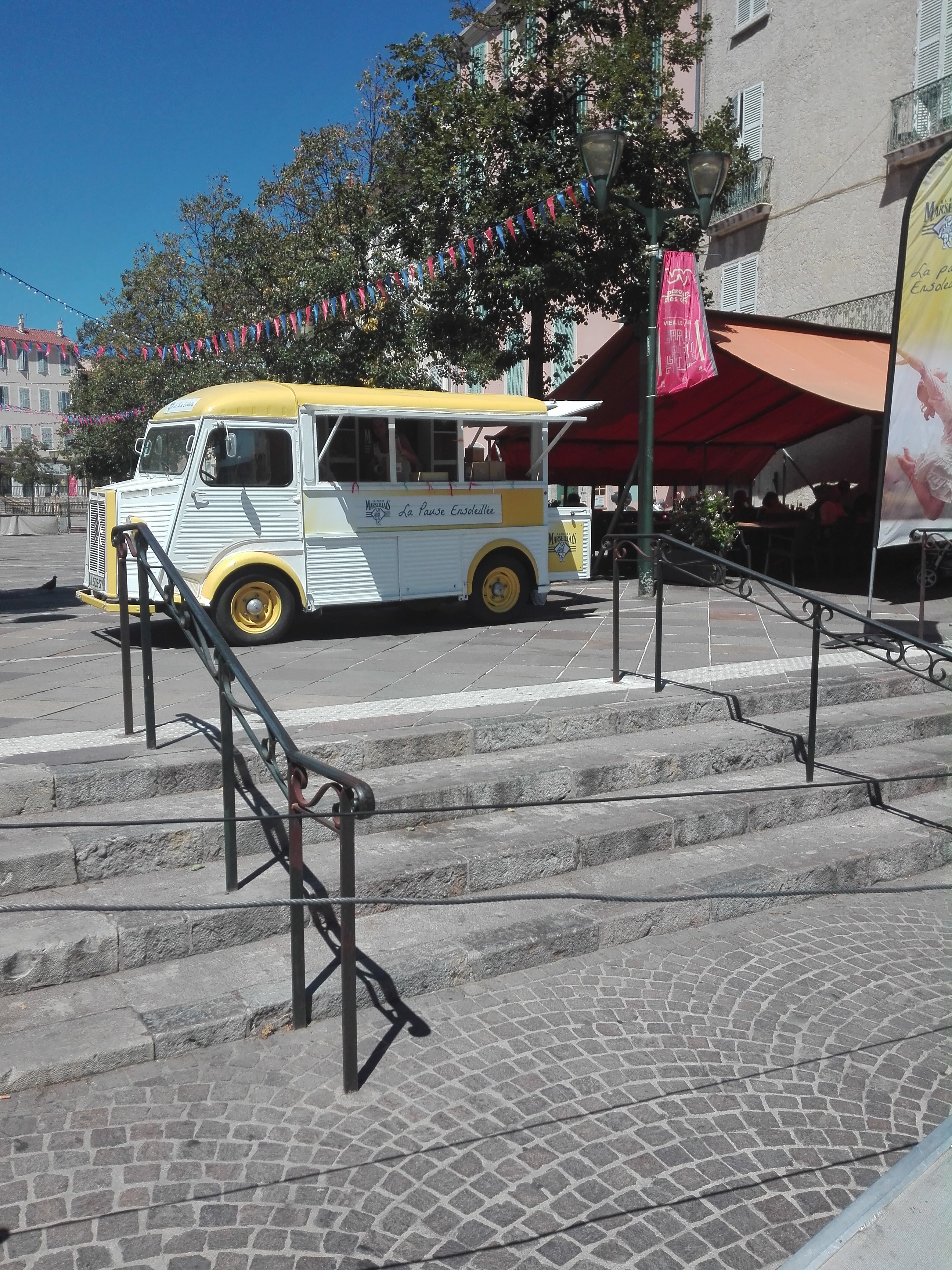 Snowy mountain activation stand for SPAR