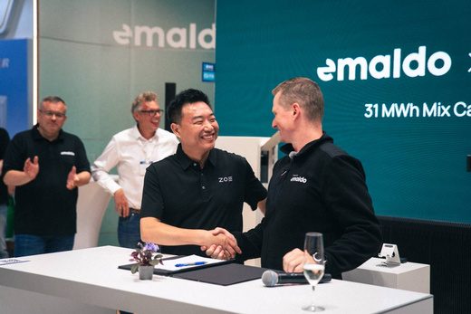 Partner signing on the Emaldo booth